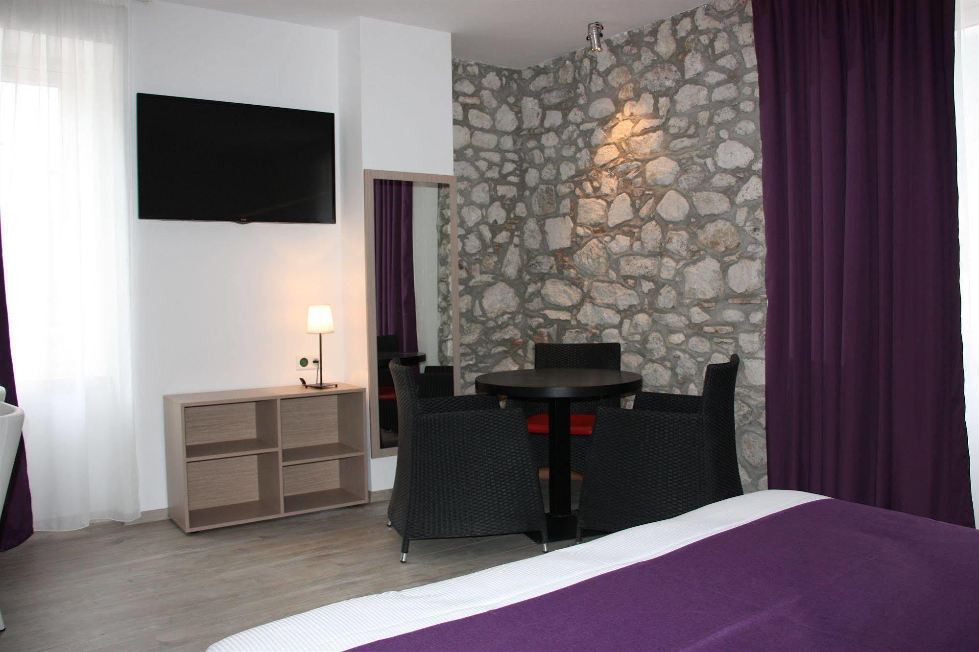 Hotel Terranostra Tarascon-sur-Ariège Buitenkant foto